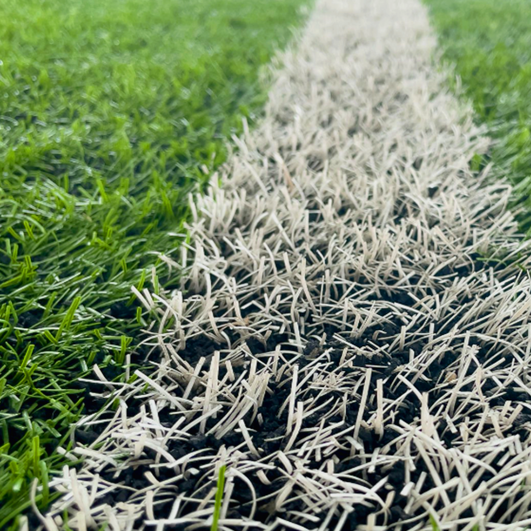 Pasto sintético | Tipo deportivo | Color blanco| Línea para demarcación | Qgrass