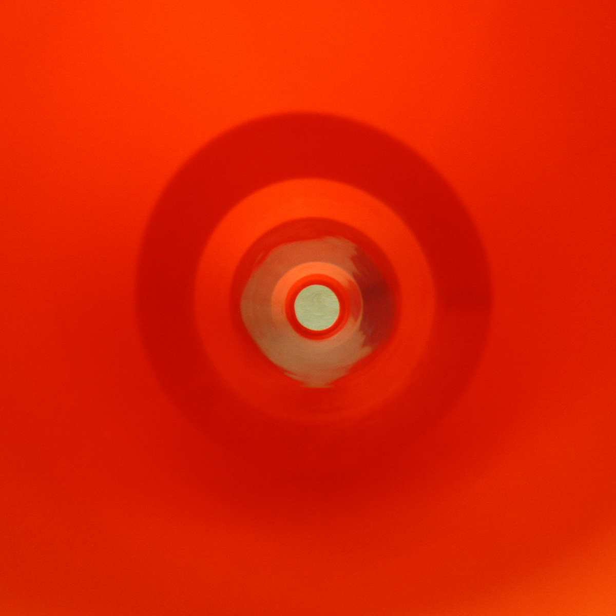 Cono de tráfico | color naranjo | 90cm / 36in | con 2 cintas y base caucho - Imagen 3